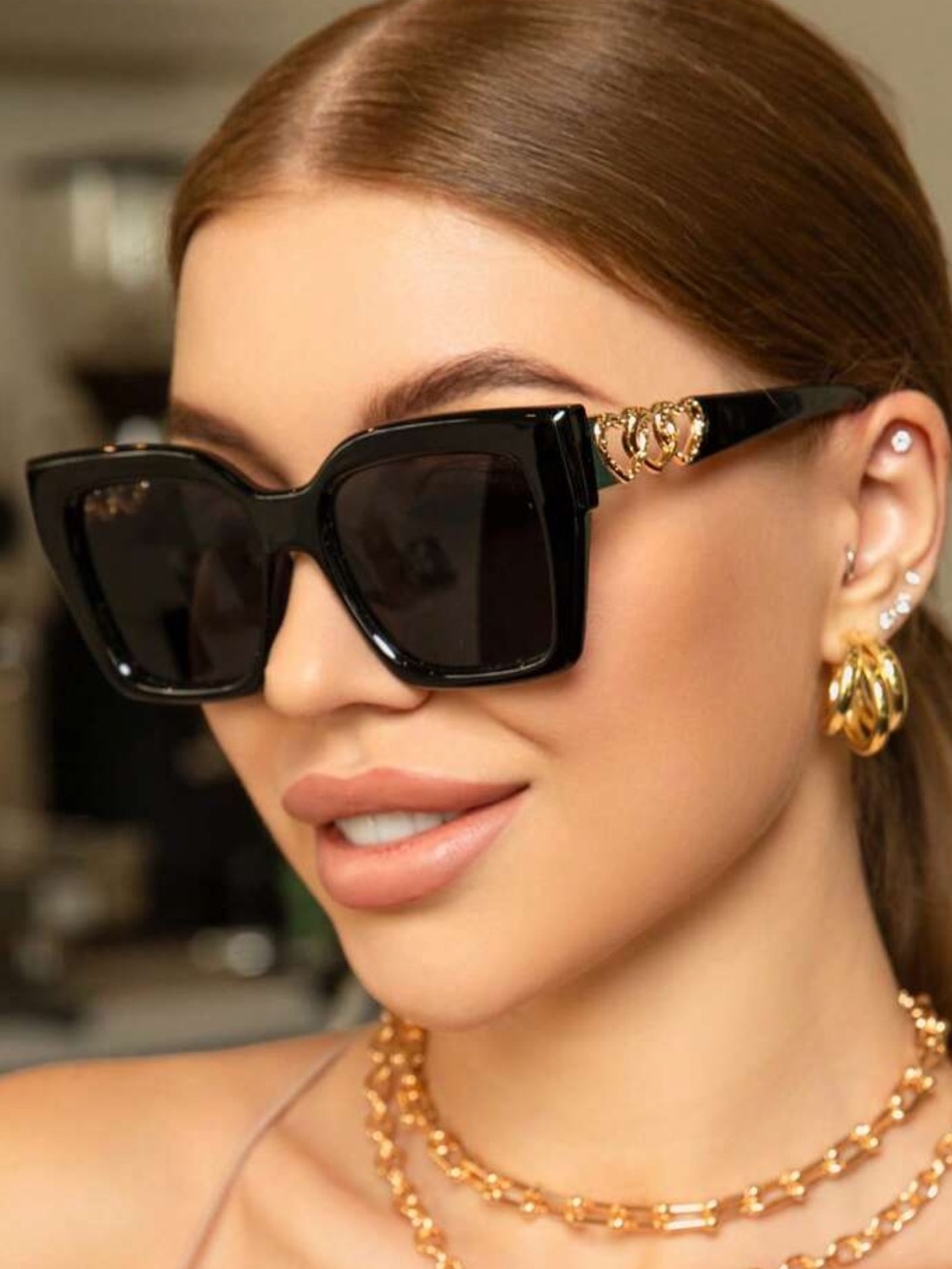 Retro Square Oversized Plastic Sunglasses With Heart Decor Legs, Classic Fashion